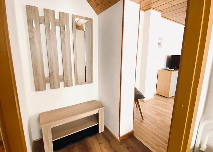 凡妮莎假日公寓 *